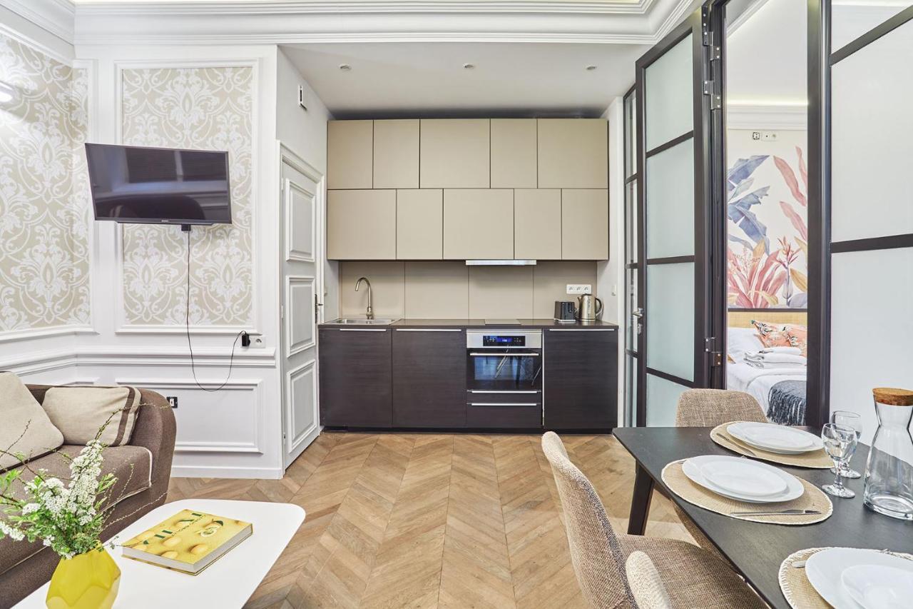 Apartment Louvre Museum By Studio Prestige Париж Экстерьер фото